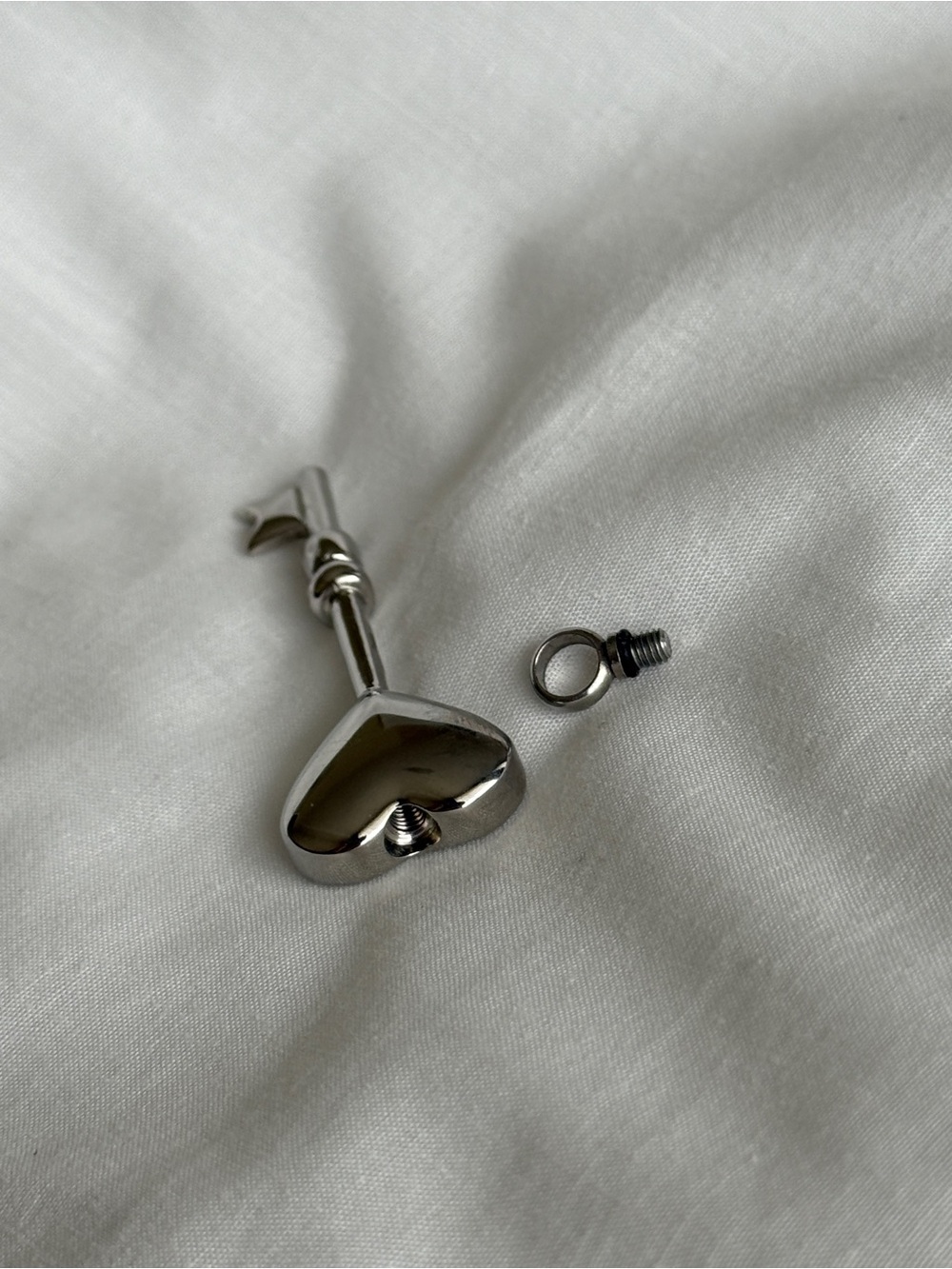 Silver heart-shaped key pendant - Picture 3 of 3